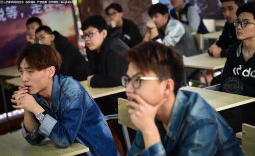 娱乐吃瓜酱老教授说上课  第2张