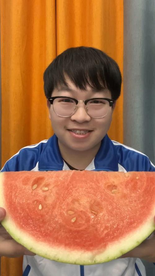 沉浸式吃瓜娱乐圈,揭秘娱乐圈的瓜田秘境  第3张